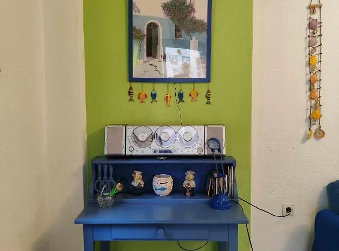 Eleni's Blue House By Kato Gatzea * וולוס