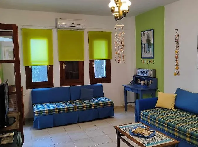 Eleni's Blue House By Kato Gatzea * וולוס