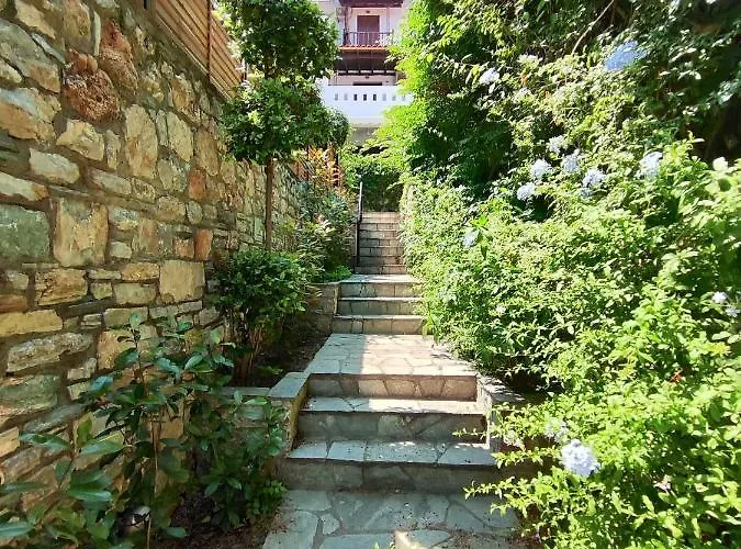 Eleni's Blue House By Kato Gatzea * וולוס