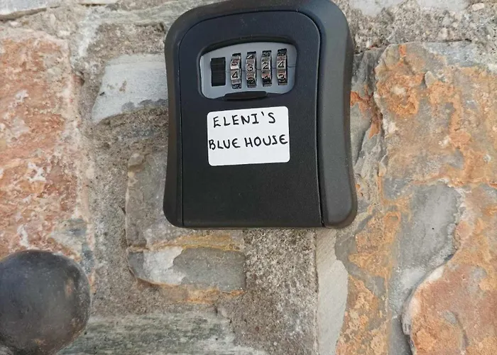 Eleni's Blue House By Kato Gatzea וולוס