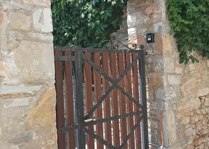 Eleni's Blue House By Kato Gatzea וולוס